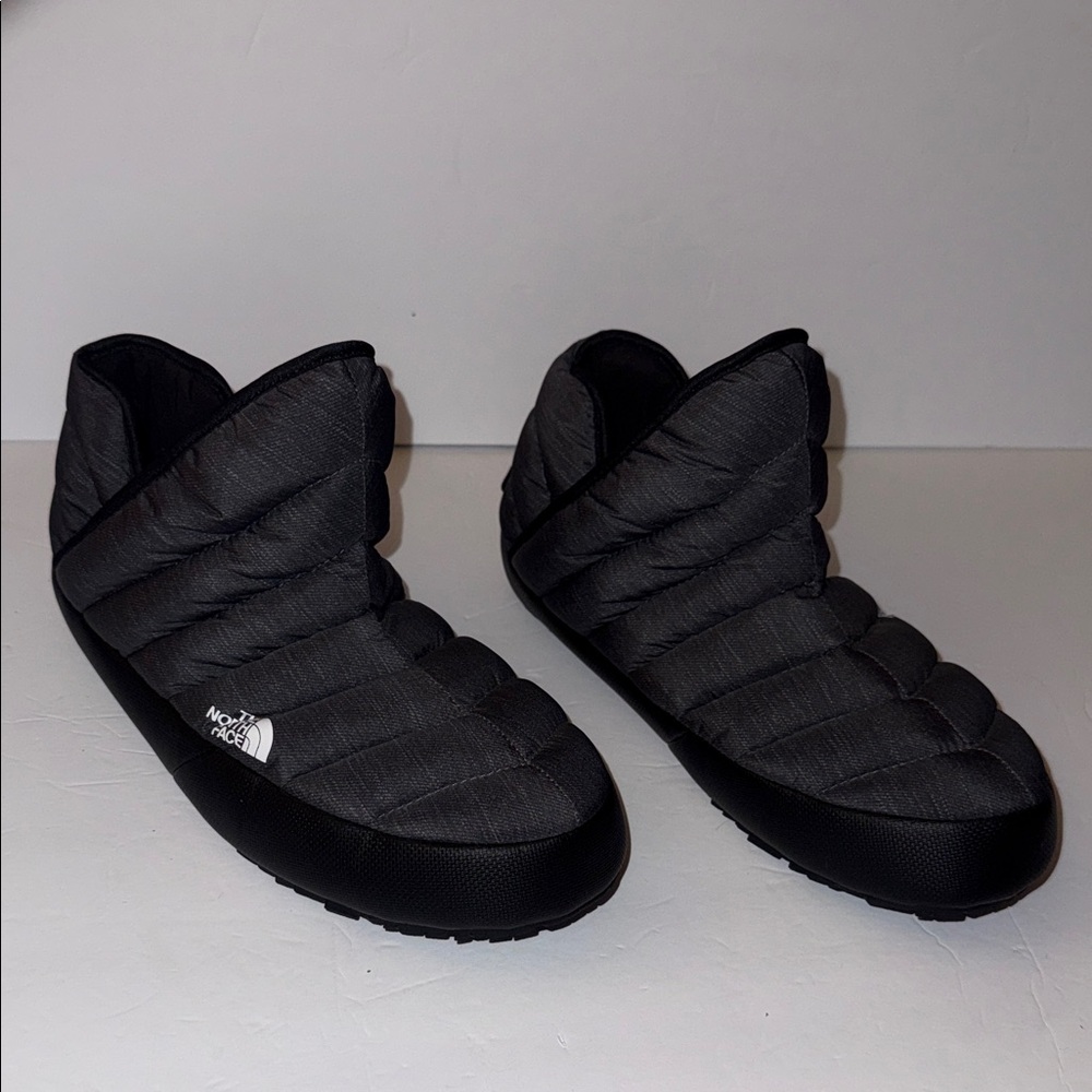 The North Face Thermoball Traction Quilted Booties Slippers Black/Gray Men’s 9